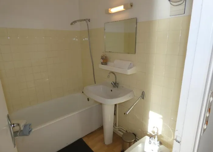 En Bord De A - Animaux Admis, Parking - Fr-1-540-315 *